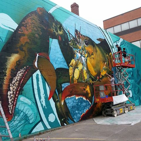 MURALISTAS A’SHOP DE MONTREAL PRESTAM HOMENAGEM A P.E.I. COM PINTURA DE LAGOSTA GIGANTE