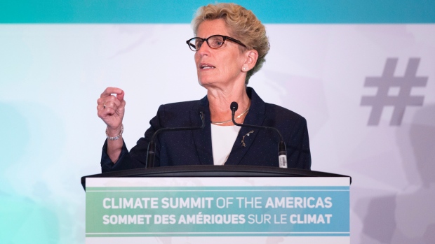 A primeira-ministra do Ontário Kathleen Wynne fala na Cimeira do Clima das Américas, em Toronto - 8 de julho de 2015. The Canadian Press / Darren Calabrese