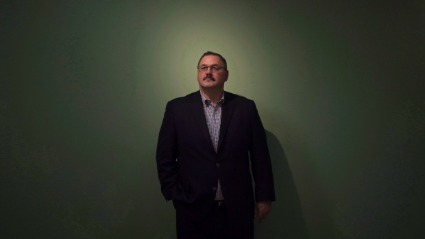 O CEO da Sears Canada Inc., Ronald Boire, posa na sede da companhia em Toronto - 12 de novembro de 2014. (Darren Calabrese / The Canadian Press)