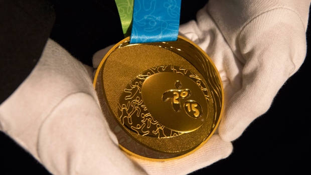 Uma medalha de ouro dos Toronto 2015 Pan Am Games em (exibição) Toronto no dia 3 de março de 2015. (Chris Young / The Canadian Press)