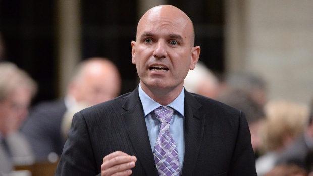 O deputado federal do NDP Nathan Cullen durante o período de perguntas na Câmara dos Comuns em Otava - 3 de junho de 2015. The Canadian Press / Adrian