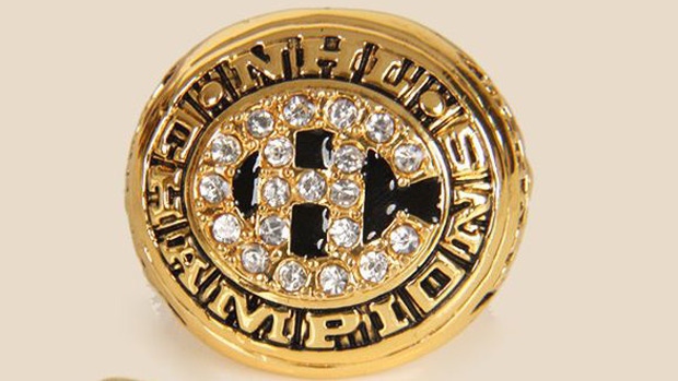 Um anel dos Montreal Canadiens (Stanley Cup 1977) semelhante ao roubado é mostrado nesta foto divulgada pelo Serviço de Polícia de Toronto