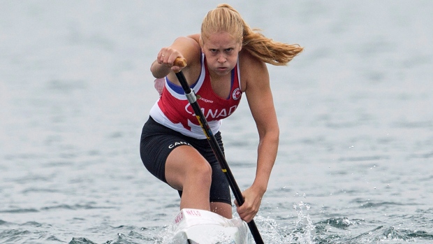 Laurence Vincent Lapointe do Canadá rema para a medalha de ouro, na prova feminina de C1 200m (canoa) nos Jogos Pan-Americanos de 2015 em Welland, Ontário, - 14 de julho de 2015. (Aaron Lynett/The Canadian Press)