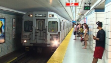 O serviço de metro começou às 06:00 horas no domingo, três horas mais cedo do que o habitual, como parte da promessa da cidade em manter as pessoas e o tráfego em movimento durante os Jogos Pan-Americanos