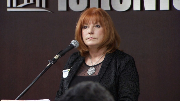 Philomena Comerford, presidente e CEO da Baird MacGregor Insurance Brokers, fala na Câmara Municipal de Toronto, na quinta-feira 2 de julho, 2015.