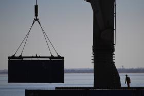 SINES RECEBEU O MAIOR NAVIO PORTA-CONTENTORES ALGUMA VEZ APORTADO EM PORTUGAL