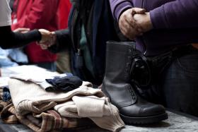 ASSOCIAÇÃO RECOLHE ROUPA USADA PARA DOAR OU VENDER E FINANCIAR PROJETOS EM ÁFRICA