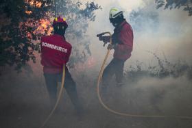 MAIS DE 400 OPERACIONAIS COMBATEM FOGO NO PARQUE DA SERRA DA ESTRELA