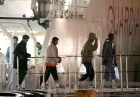 CONCLUÍDAS OPERAÇÕES DE RESGATE NA ZONA DO NAUFRÁGIO DE EMBARCAÇÃO DE IMIGRANTES EM ITÁLIA