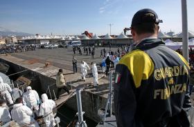 MAIS 300 MIGRANTES FORAM RESGATADOS HOJE PELA GUARDA COSTEIRA ITALIANA