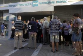 BCE REDUZ LIQUIDEZ DE EMERGÊNCIA PARA BANCOS GREGOS – BLOOMBERG