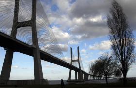 ACIDENTE NA PONTE VASCO DA GAMA PROVOCA UM MORTO E UM FERIDO LIGEIRO