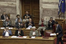 PARLAMENTO GREGO REÚNE-SE HOJE PARA DEBATER E APROVAR TERCEIRO PLANO DE RESGATE
