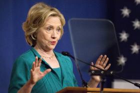 HILLARY CLINTON DÁ ACESSO AO FBI AO SERVIDOR PRIVADO COM OS SEUS ‘EMAILS’