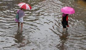 FORTES CHUVAS NO NORTE DA ÍNDIA CAUSAM 85 MORTOS E AFETAM CERCA DE 8 MILHÕES DE PESSOAS