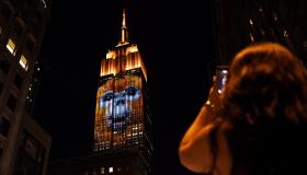 LEÃO CECIL PROJETADO NA FACHADA DO EMPIRE STATE BUILDING