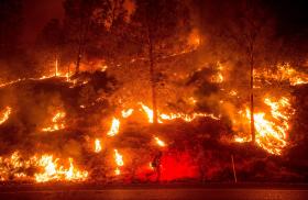 VIOLENTOS INCÊNDIOS DEVASTAM ESTADO NORTE-AMERICANO DA CALIFÓRNIA