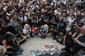 PROTESTOS EM VÁRIAS CIDADES DO MÉXICO APÓS MORTE DE FOTÓGRAFO E QUATRO MULHERES