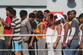 MARINHA RESGATA 173 IMIGRANTES COM DESTINO A ITÁLIA