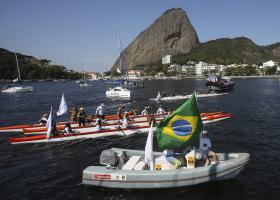RIO2016: MANIFESTAÇÃO DE EMBARCAÇÕES ALERTA PARA POLUIÇÃO DA BAÍA DE GUANABARA