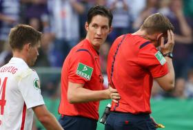 JOGO DA TAÇA DA ALEMANHA EM FUTEBOL SUSPENSO APÓS AGRESSÃO A ÁRBITRO COM ISQUEIRO
