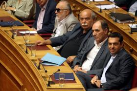 GRÉCIA: PARLAMENTO GREGO APROVA TERCEIRO PLANO DE RESGATE AO PAÍS