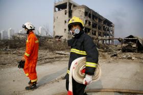 DESCOBERTA DE MAIS DOIS CORPOS ELEVA PARA 114 O NÚMERO DE MORTOS EM TIANJIN