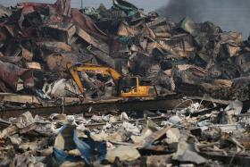 ENCONTRADO UM SOBREVIVENTE A 50 METROS DO EPICENTRO DAS EXPLOSÕES DE TIANJIN, CHINA