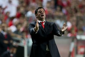 RUI VITÓRIA DIZ QUE DERROTA COM O AROUCA NÃO DESVIA BENFICA DO CAMINHO