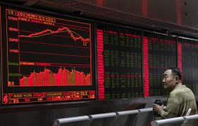 BOLSA DE XANGAI CAIU 4,27%, NUMA DAS MAIORES DESCIDAS DO MÊS