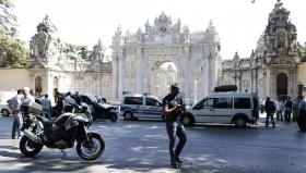 POLÍCIA TURCA DETÉM DEZENAS APÓS ATAQUE JUNTO A PALÁCIO DE GABINETES DO GOVERNO