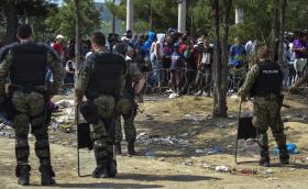 PELO MENOS CINCO MIGRANTES FERIDOS EM CONFRONTOS NA FRONTEIRA ENTRE GRÉCIA E MACEDÓNIA