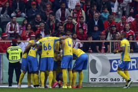 BENFICA PERDE COM AROUCA, QUE É LÍDER ISOLADO DA I LIGA