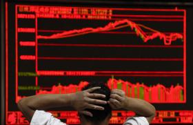 BOLSA DE XANGAI ENCERRA A PERDER 8,49%, A MAIOR QUEDA EM OITO ANOS