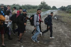 NÚMERO RECORDE DE MAIS DE DOIS MIL REFUGIADOS TENTOU ENTRAR HOJE NA HUNGRIA