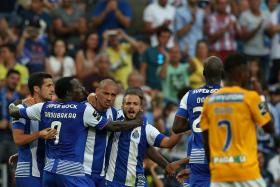 FC PORTO BATE ESTORIL-PRAIA E É LÍDER PROVISÓRIO DA I LIGA DE FUTEBOL