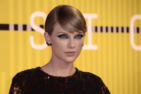 TAYLOR SWIFT VENCE VÍDEO DO ANO NOS PRÉMIOS DA MTV