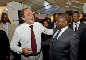 PAULO PORTAS COMPARA-SE A PERSONAGEM PORTUGUESA DE TINTIM QUE VENDIA TUDO