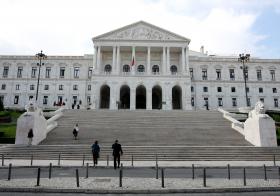 APENAS 17 DOS 230 DEPUTADOS DA ASSEMBLEIA DA REPÚBLICA SEM FALTAS NO ÚLTIMO ANO