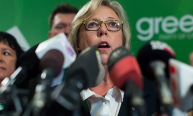 A líder do Green Party Elizabeth May faz um anúncio da campanha sobre a habitação a preços acessíveis em Burnaby, B.C., - 25 de agosto de 2015. THE CANADIAN PRESS/Darryl Dyck