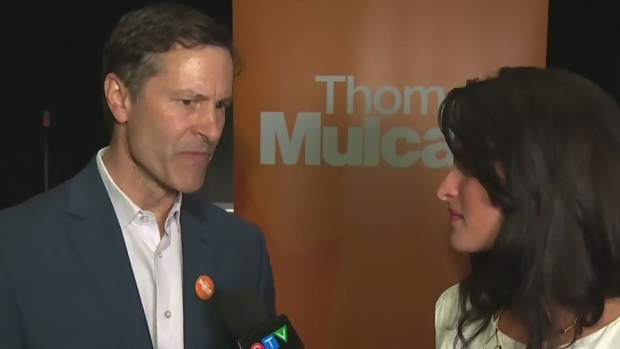 JIM HUGHES VENCE A NOMEAÇÃO NDP EM NDG-WESTMOUNT
