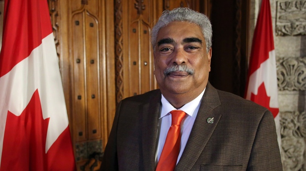 Jose Nunez-Melo, deputado federal do NDP por Laval, é visto no exterior da Câmara dos Comuns no Parliament Hill em Otava - 10 de junho de 2014. The Canadian Press / Fred Chartrand