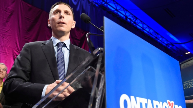 O líder do partido progressista conservador do Ontário Patrick Brown fala depois de conquistar a liderança do partido em Toronto - 9 de maio de 2015. (Frank Gunn/The Canadian Press)