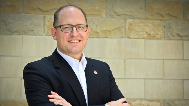 O presidente Drew Dilkens diz que gastar mais dinheiro numa nova Câmara Municipal é coerente com o plano de 20 anos da cidade. (Campanha de Drew Dilkens)