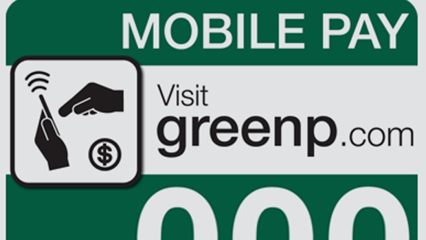 Green P lançou um aplicativo que permite que os condutores possam pagar pelo estacionamento através do seu telefone. (Verde P)