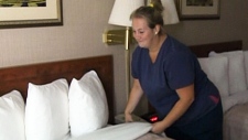 Jenn Zojac estava a arrumar um quarto num Days Inn em Windsor, Ontário, há uma semana atrás, quando ela encontrou 4.700 dólares em dinheiro