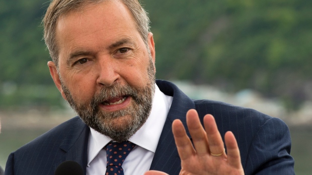 O líder Federal do Partido Nova Democracia (NDP) Tom Mulcair fala à imprensa na quarta-feira, 12 de agosto, 2015 em Levis, Que. (Ryan Remiorz / The Canadian Press)