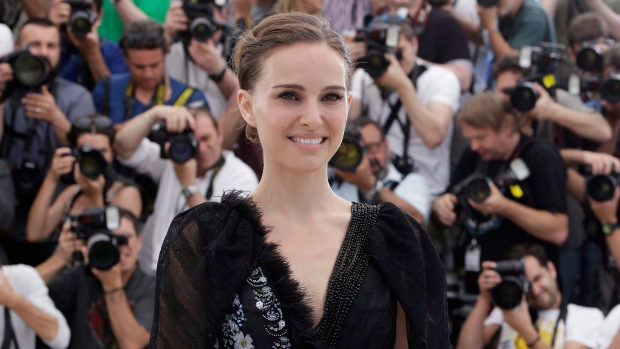 A atriz Natalie Portman posa para os fotógrafos durante um sessão de fotos para o filme 