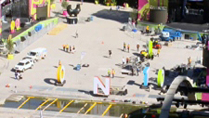 Equipas municipais mudaram as letras gigantes (Toronto) na quinta-feira, 13 de agosto, 2015.