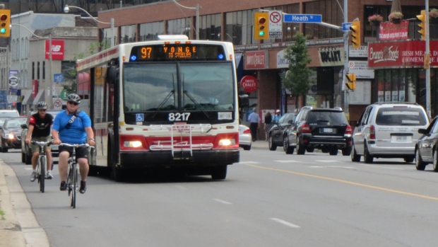 A TTC irá testar quatro autocarros que vão operar numa base experimental nas rotas da Bayview e Bathurst